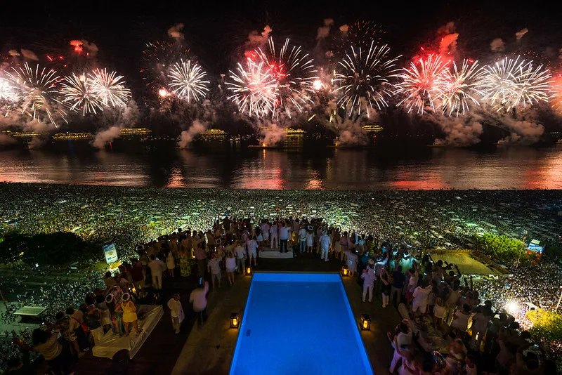 mejor-epoca-para-visitar-rio-de-janeiro Vista del Réveillon en la playa de Copacabana