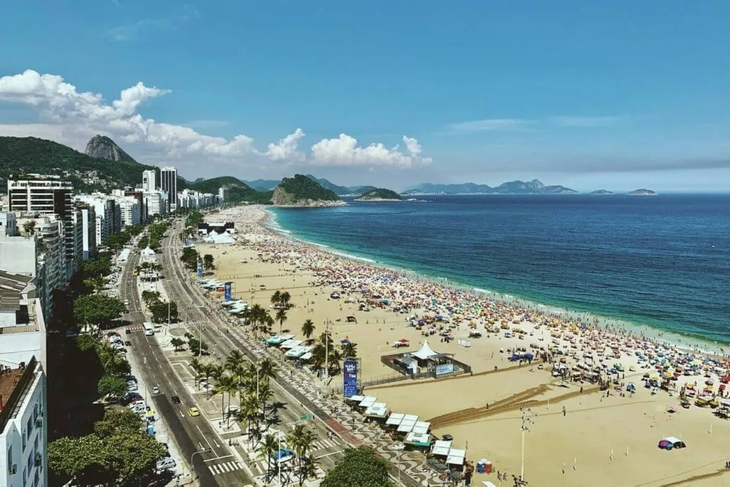 mejor-epoca-para-visitar-rio-de-janeiro Vista de la playa de Copacabana