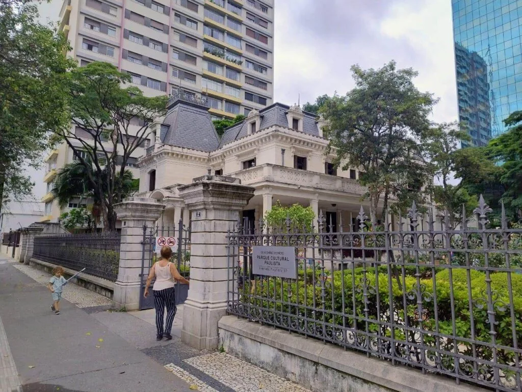 View of Casa das Rosas 